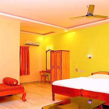 Sindhu Towers Hotel ฮอร์นีเบ็ชวา ภายนอก รูปภาพ