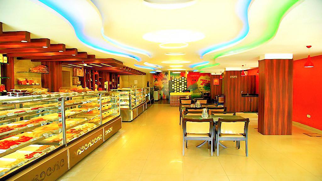 Sindhu Towers Hotel ฮอร์นีเบ็ชวา ภายนอก รูปภาพ